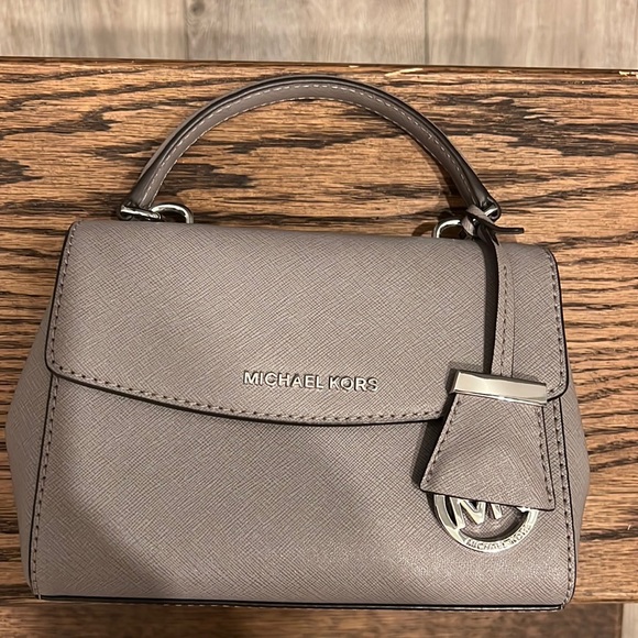 Michael Kors mini crossbody - Picture 2 of 3
